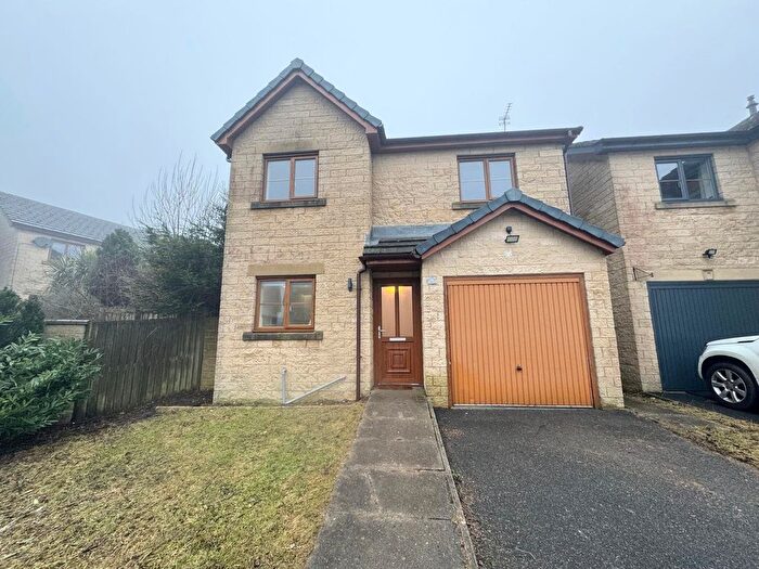 3 Bedroom Detached House To Rent In Woodthorpe, Denholme, Bradford, West Yorkshire, BD13