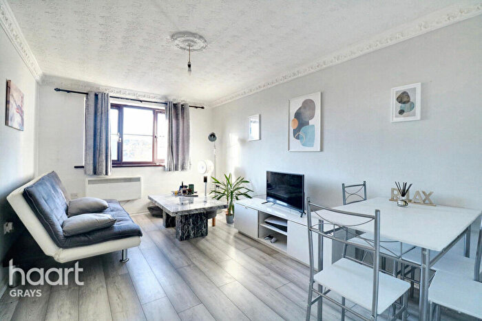 1 Bedroom Flat For Sale In Conway Gardens, Grays, RM17