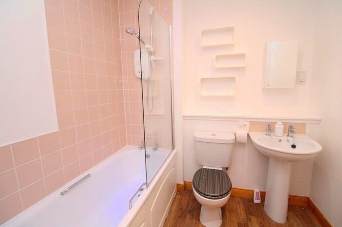 1 Bedroom Flat For Sale In Knocknagael, Slackbuie, Inverness., IV2