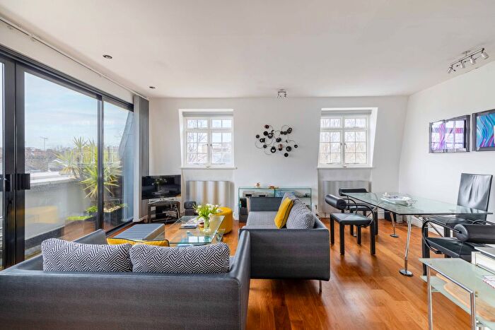 2 Bedroom Flat To Rent In Elm Park Road, Kensington And Chelsea, London, SW3