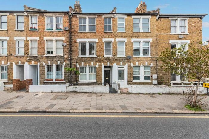 2 Bedroom Flat To Rent In Landor Road, London, SW9