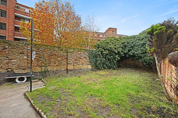 2 Bedroom Flat To Rent In Uxbridge Road, Shepherds Bush, W12