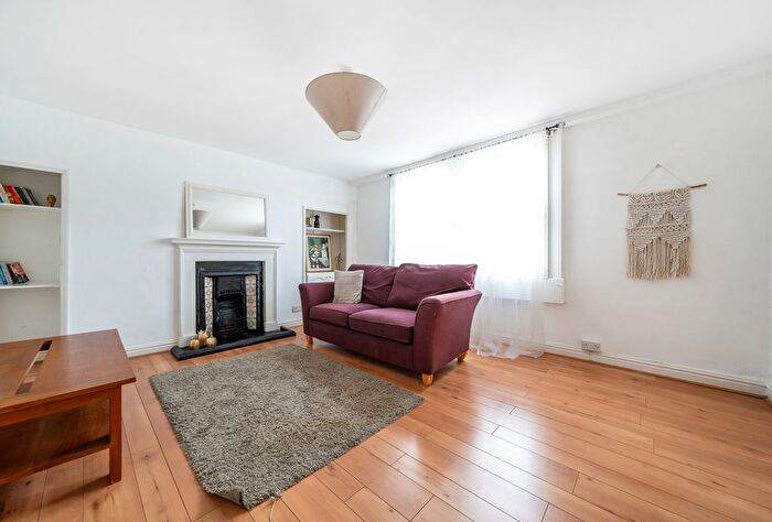 2 Bedroom Flat For Sale In Walcot Buildings, Bath, Somerset, BA1