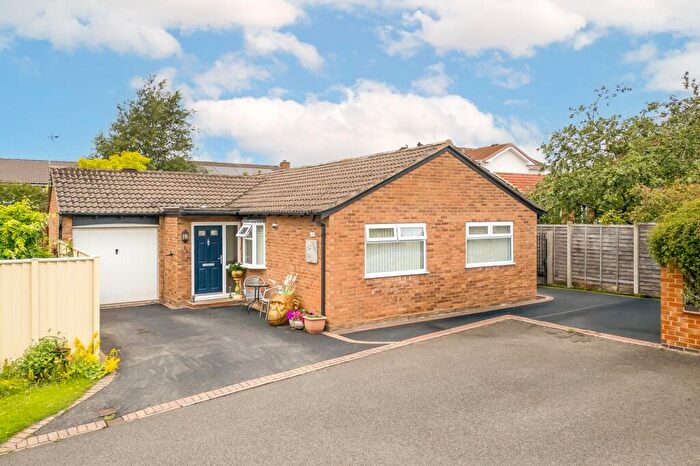 3 Bedroom Detached Bungalow For Sale In Dodd Avenue, Warwick, CV34