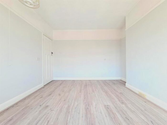 4 Bedroom Property To Rent In Weardale Gardens, Enfield, EN2