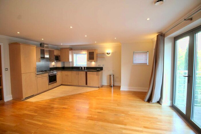 2 Bedroom Flat To Rent In Moorings House, Brentford, TW8