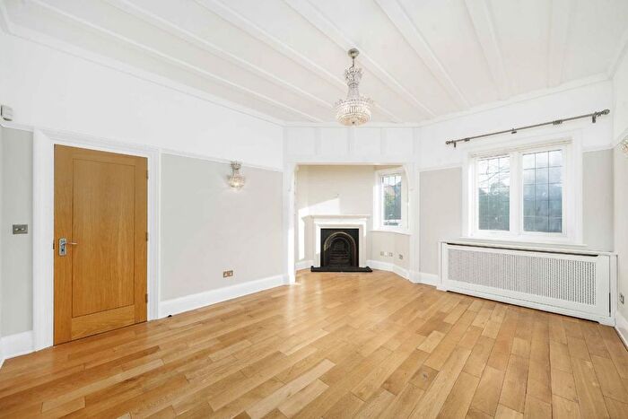 6 Bedroom Property To Rent In The Avenue, Queens Park, NW6