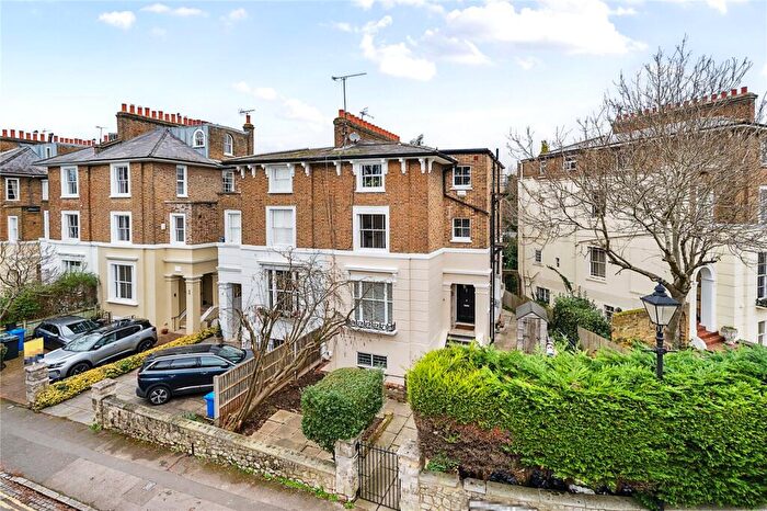 2 Bedroom Apartment For Sale In Claremont Road, Windsor, Berkshire, SL4