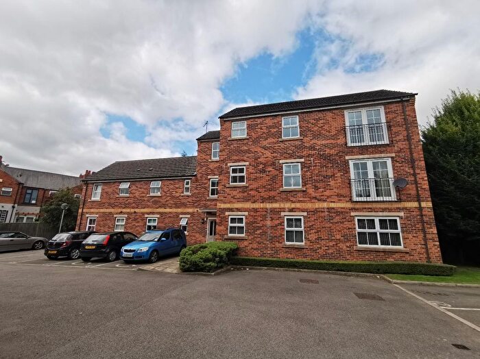 2 Bedroom Flat To Rent In Meadow Croft, Wakefield, West Yorkshire, WF2