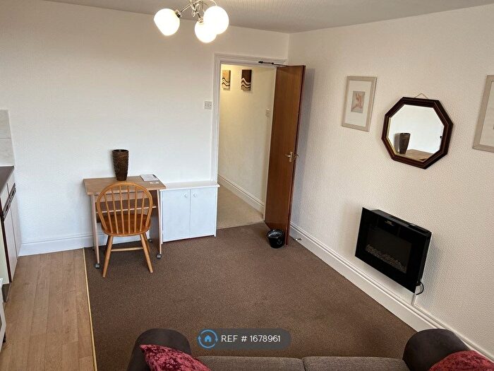 1 Bedroom Flat To Rent In Queens Promenade, Blackpool, FY2