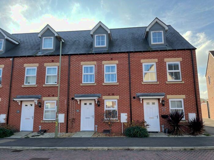 3 Bedroom Town House To Rent In Hobby Road, Bodicote, Oxon, OX15