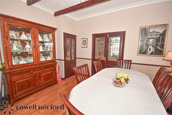 3 Bedroom End Of Terrace House For Sale In Hollin Lane, Bamford, Rochdale, OL11