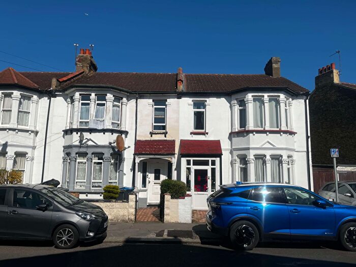 3 Bedroom End Terrace House For Sale In Richmond Road, Thornton Heath, CR7