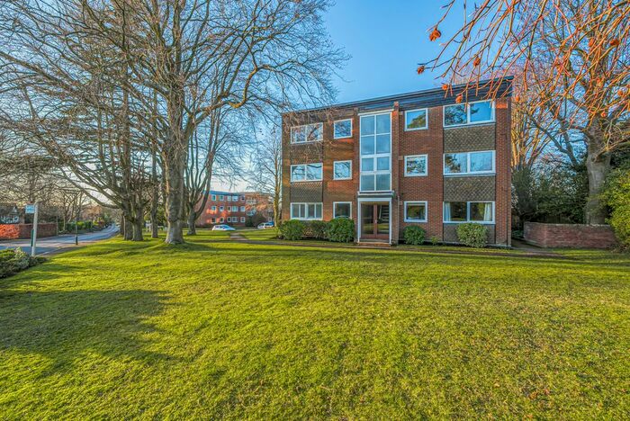 1 Bedroom Flat To Rent In Rossiter Lodge, Rosetrees, Guildford, GU1