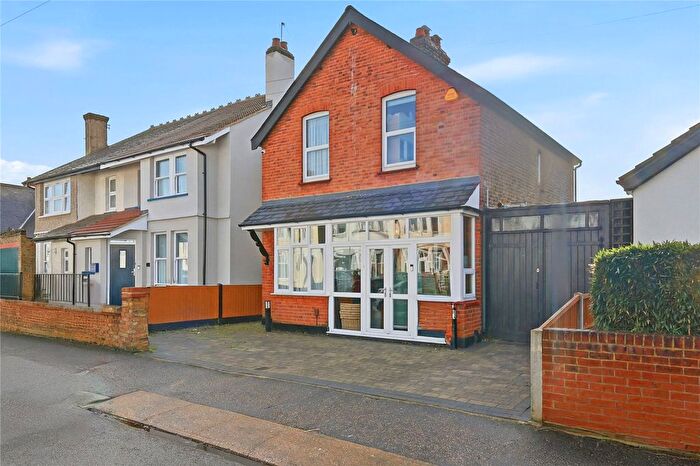 3 Bedroom Detached House For Sale In Branksome Road, Southend-On-Sea, Essex, SS2
