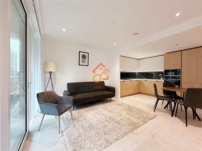 2 Bedroom Flat To Rent In Bouchon Point, Cendal Crescent, London, E1