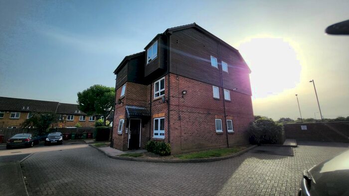 1 Bedroom Flat To Rent In Braemer Gardens, Cippenham, SL1