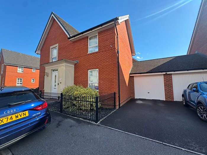 4 Bedroom Detached House For Sale In Bedivere Road, Crawley, RH11