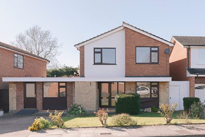 4 Bedroom Detached House For Sale In Hurstwood Drive, Bickley, BR1
