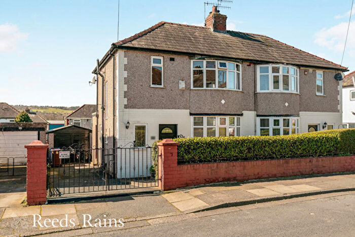 3 Bedroom Semi Detached House For Sale In Coleshill Avenue, Burnley, Lancashire, BB10