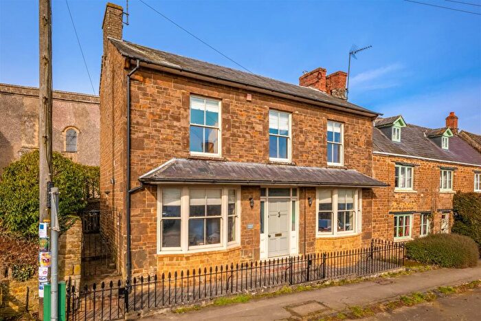 4 Bedroom Semi-Detached House For Sale In High Street, Hook Norton, OX15