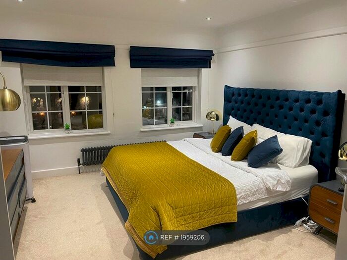 2 Bedroom Flat To Rent In Bowers Parade, Harpenden, AL5