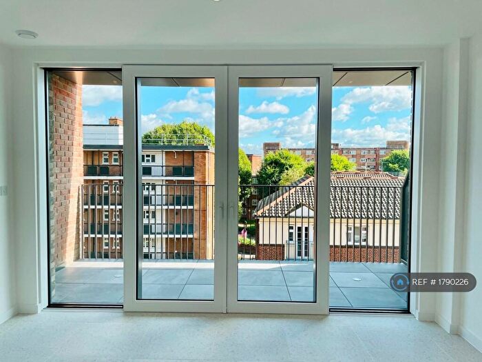 2 Bedroom Flat To Rent In Sidney Street, London, E1