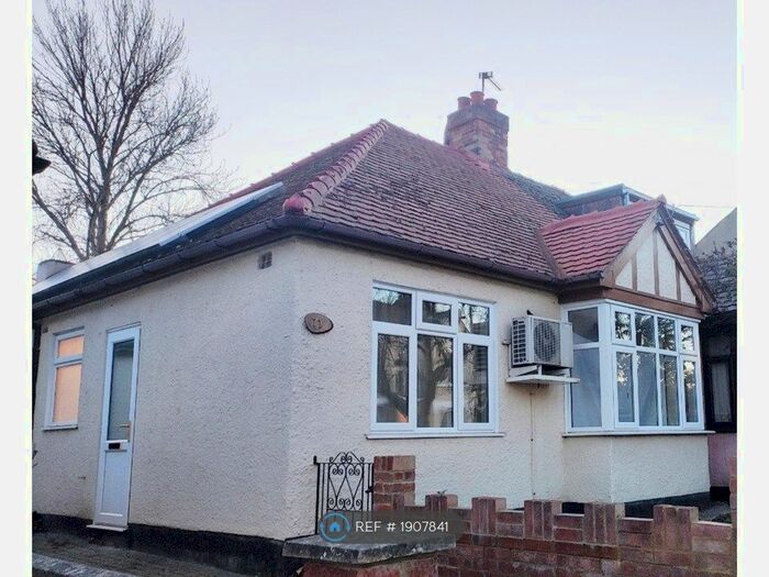 3 Bedroom Semi-Detached House To Rent In Blanmerle Road, London, SE9