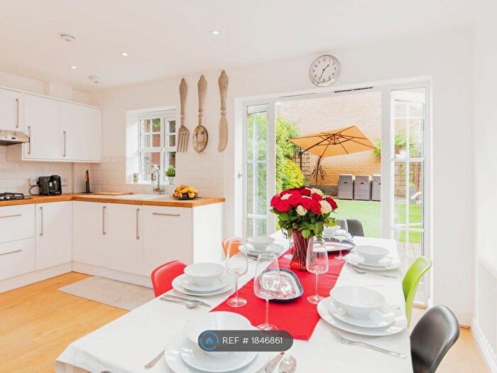 4 Bedroom Semi-Detached House To Rent In Tiverton Way, London, NW7