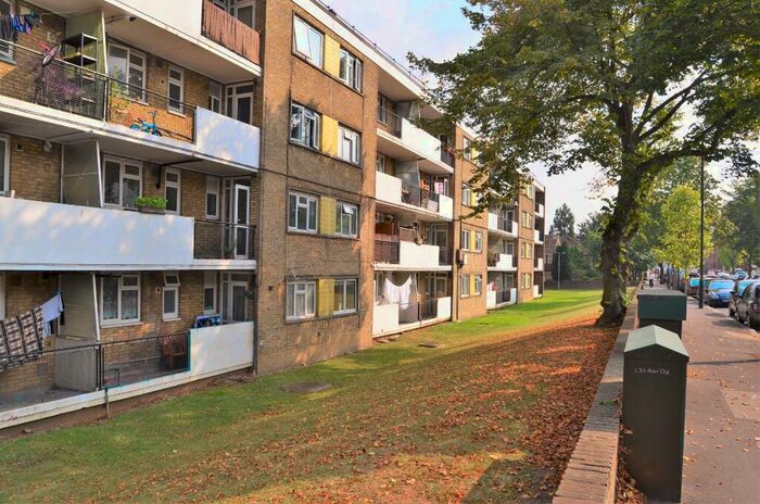2 Bedroom Flat To Rent In Elmworth Grove, West Dulwich, London, SE21