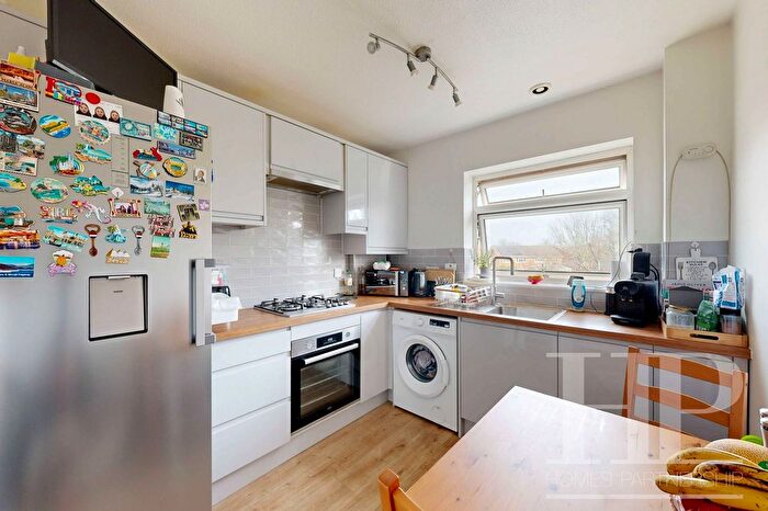 2 Bedroom Flat To Rent In Hillmead, Crawley, RH11