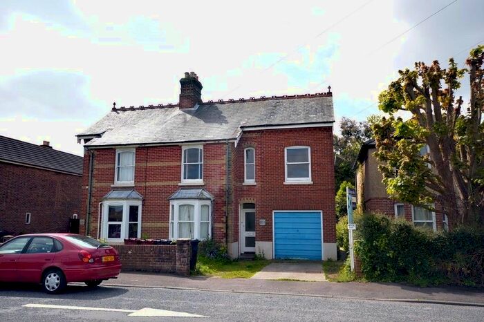 2 Bedroom Flat To Rent In Upper Flat Westgate, Chichester, West Sussex, PO19