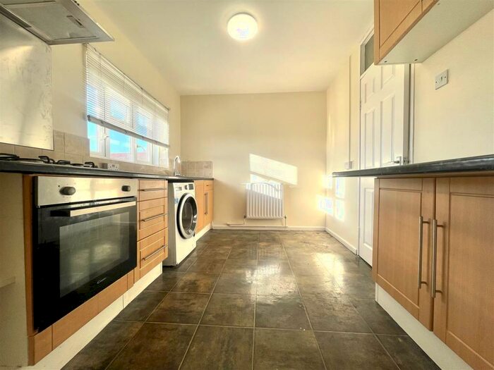 3 Bedroom Flat To Rent In Lancaster Road, Enfield, EN2