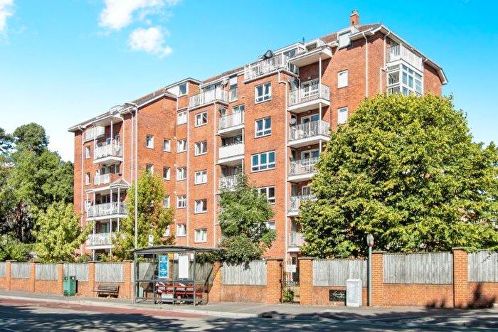 2 Bedroom Flat To Rent In Linden Hall, Bournemouth, BH1