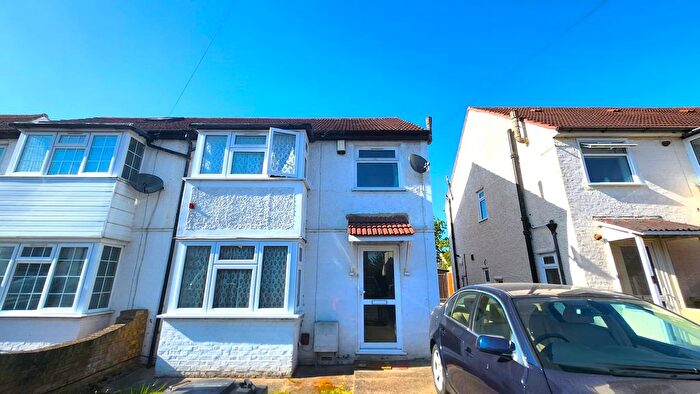 3 Bedroom Semi-Detached House To Rent In Bradley Road, Slough, SL1