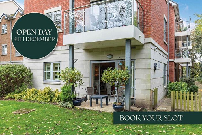 1 Bedroom Flat For Sale In Austin Place, Weybridge, KT13