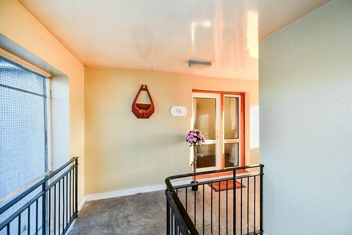 2 Bedroom Flat To Rent In Roseberry Place, Hamilton, Lanarkshire, ML3