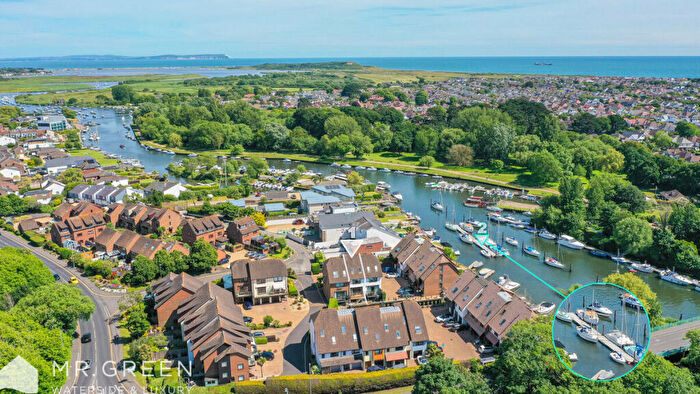3 Bedroom Town House For Sale In Willow Way, Christchurch, BH23