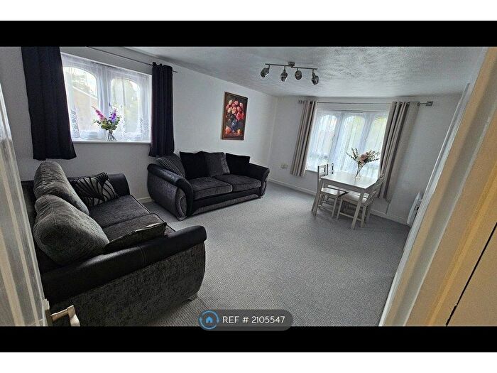 2 Bedroom Flat To Rent In Frazer Close, Romford, RM1