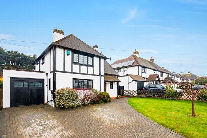3 Bedroom Detached House For Sale In The Close, Saltwood, CT21