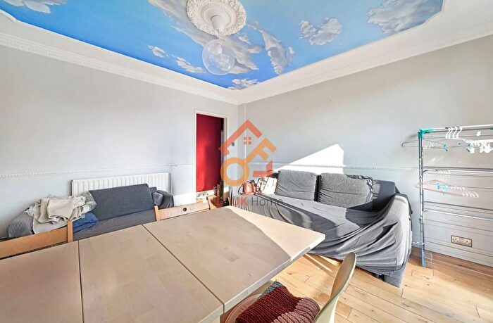 2 Bedroom Flat To Rent In Windmill House, Windmill Walk, London, SE1