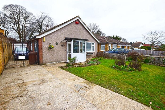 3 Bedroom Semi Detached Bungalow For Sale In Edwards Close, Gillingham, ME8
