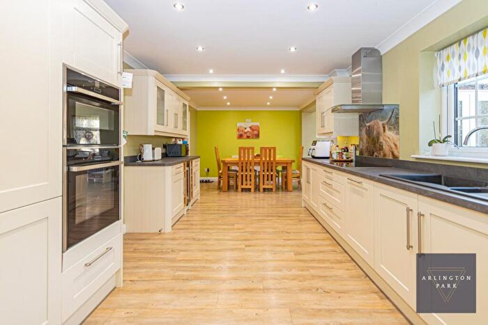 4 Bedroom Detached House For Sale In Walnut Close, Taverham, Norwich, NR8