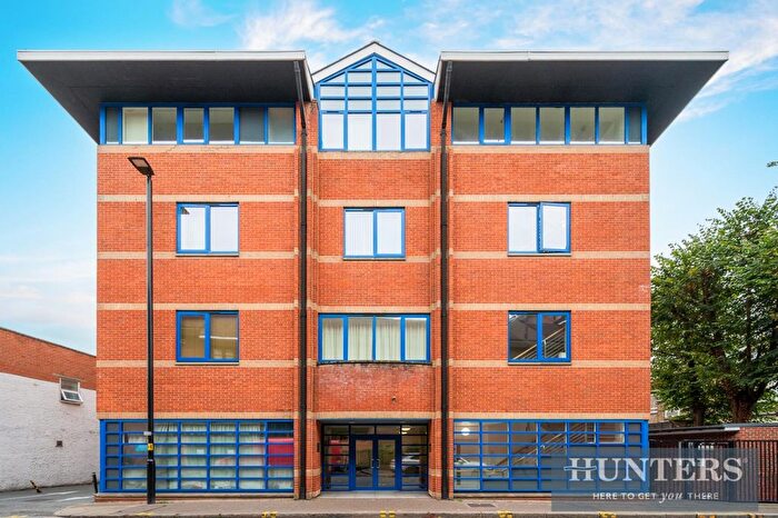 Studio For Sale In Craneshaw House, Douglas Road, Hounslow High Street, TW3