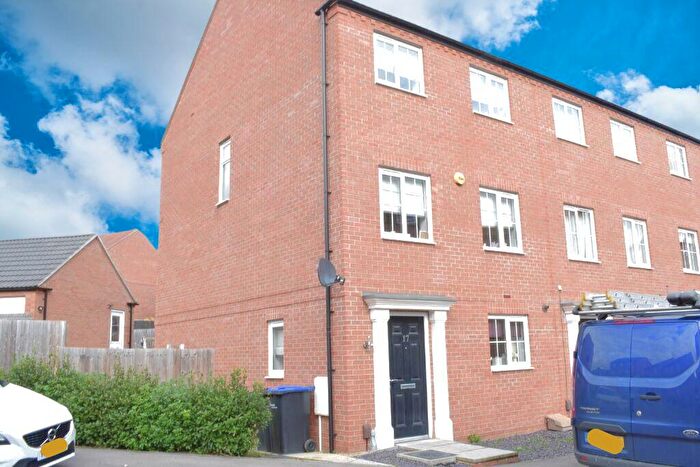 4 Bedroom Town House To Rent In Wild Acre Drive, Northampton, NN3
