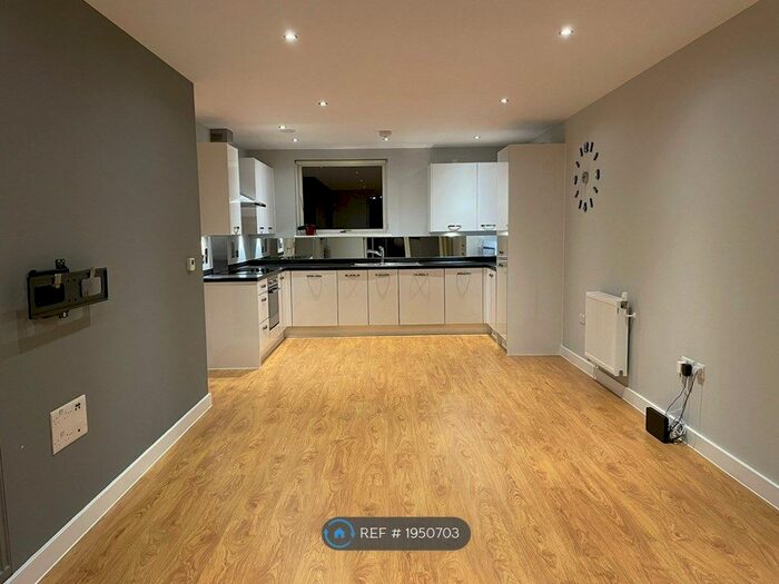 2 Bedroom Flat To Rent In Edmund Street, London, SE5