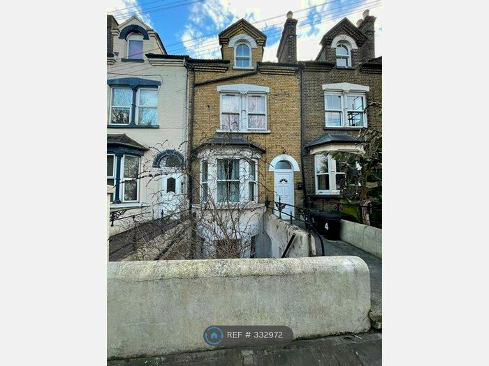1 Bedroom Flat To Rent In Albany Terrace, Chatham ME4
