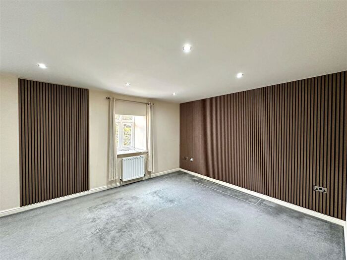 2 Bedroom Flat To Rent In Upper Carr Lane, Calverley, LS28