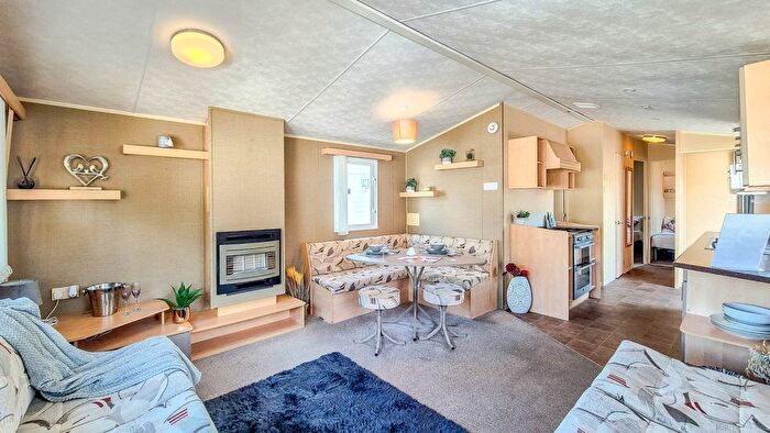 3 Bedroom Mobile/park Home For Sale In Carr Road, Felixstowe, IP11