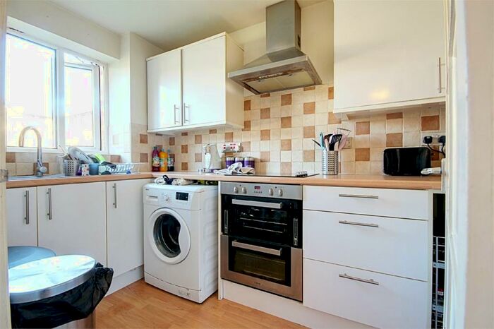 1 Bedroom Flat To Rent In Linwood Crescent, Enfield, Middlesex, EN1